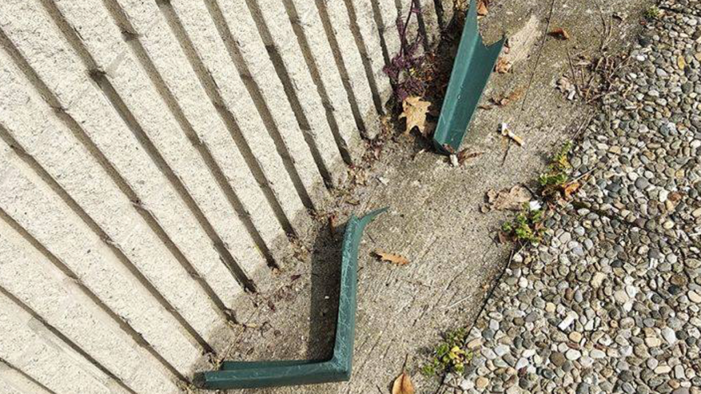 Berbenno: centro sportivo vandalizzato 3 Vandalizzazione centro sportivo Berbenno